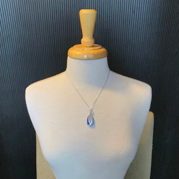 Dainty two-tone blue crystal necklace, silver-tone chain and findings - Picture 13 of 13